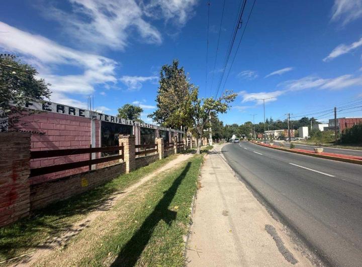 Local comercial · 198m² · 2 Cocheras