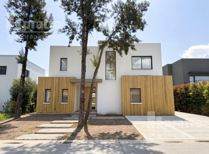 Casa · 239m² · 7 Ambientes