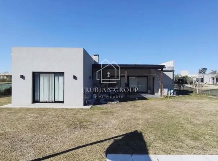 Casa · 15m² · 4 Ambientes · 1 Cochera