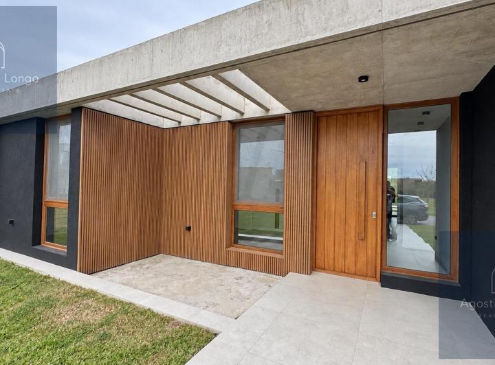 Casa · 187m² · 4 Ambientes · 4 Cocheras