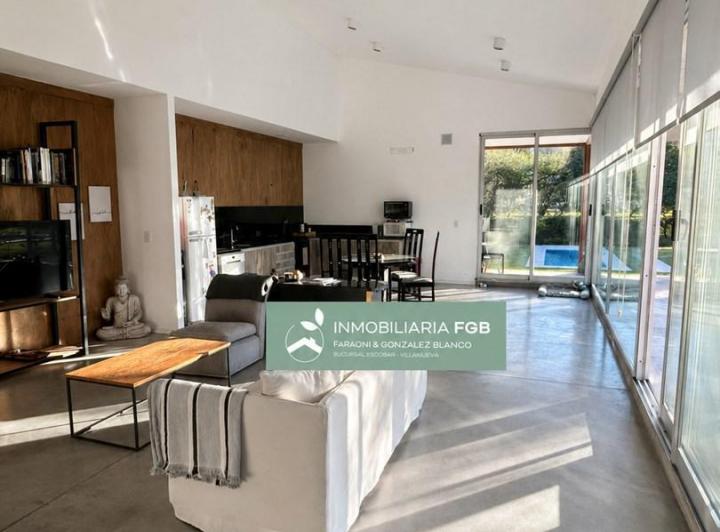 Casa · 160m² · 4 Ambientes · 4 Cocheras
