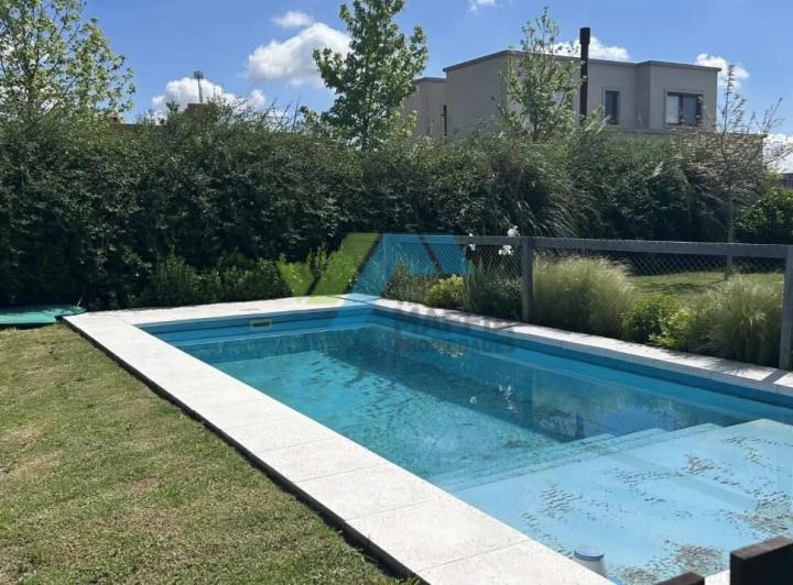 Casa · 135m² · 4 Ambientes · 1 Cochera