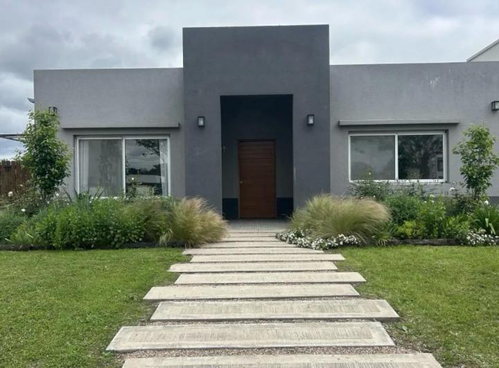 Casa · 130m² · 4 Ambientes · 1 Cochera