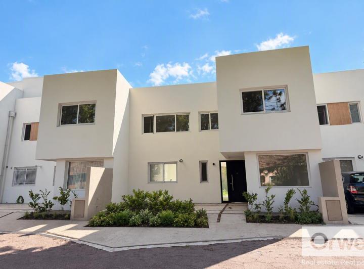 Casa · 156m² · 5 Ambientes · 2 Cocheras