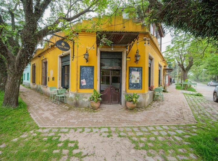 Casa · 244m² · 6 Ambientes · 1 Cochera