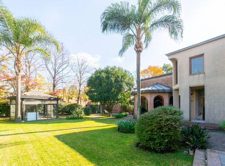 Casa · 215m² · 5 Ambientes · 1 Cochera