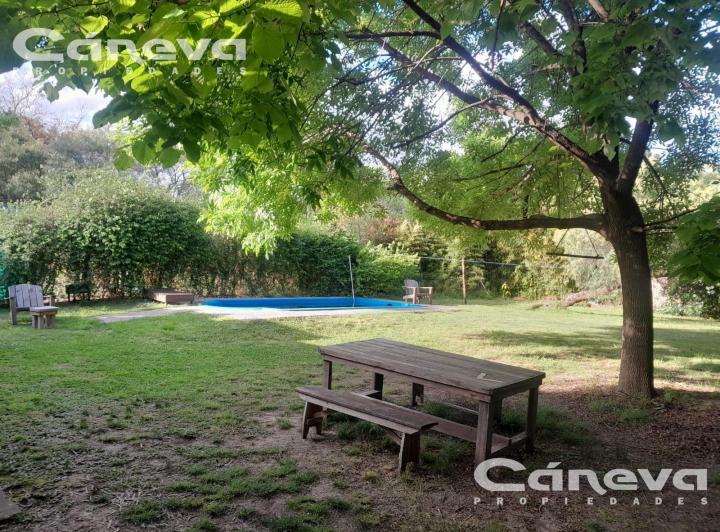 Casa · 140m² · 5 Ambientes · 2 Cocheras