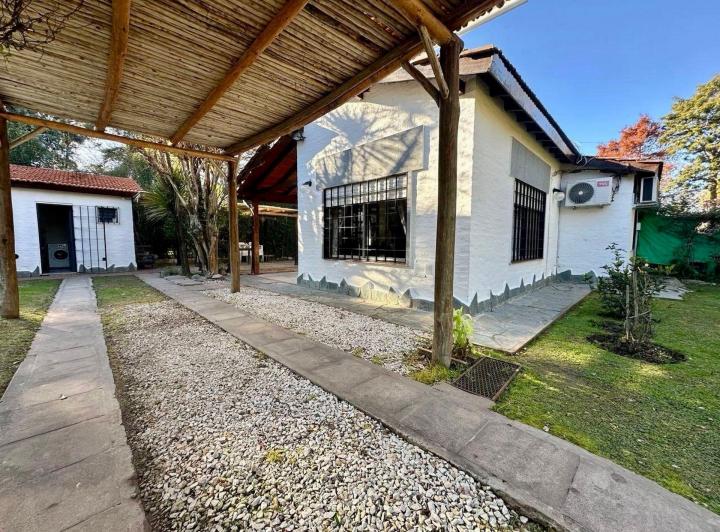 Casa · 95m² · 2 Ambientes · 2 Cocheras