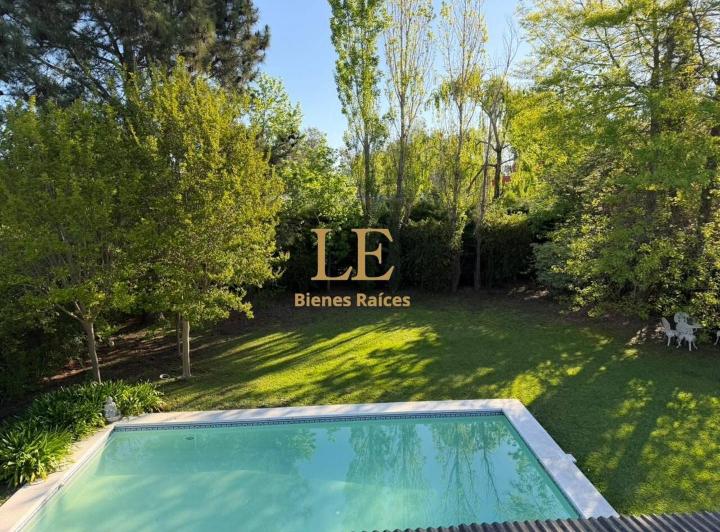 Casa · 185m² · 4 Ambientes · 3 Cocheras