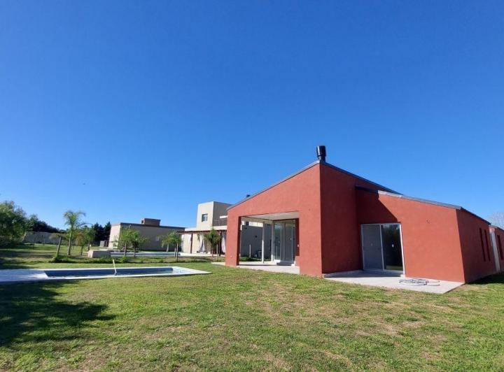 Casa · 160m² · 4 Ambientes · 2 Cocheras