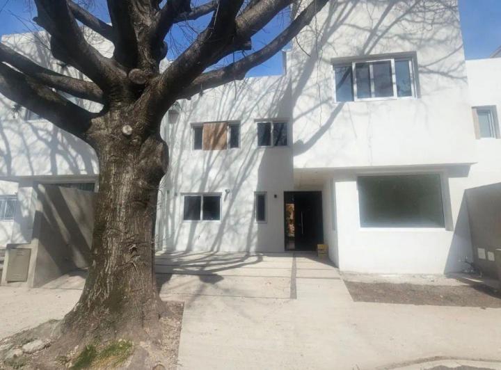 Casa · 156m² · 4 Ambientes · 2 Cocheras