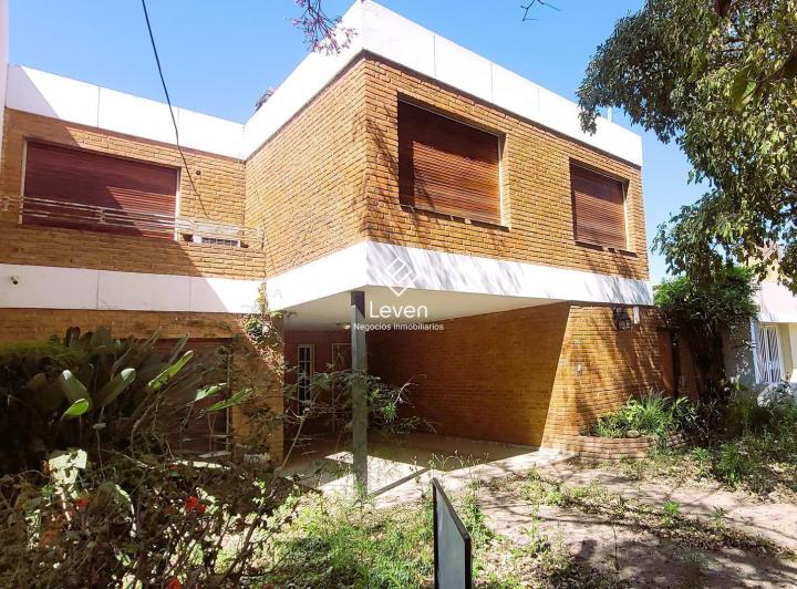 Casa · 210m² · 7 Ambientes · 1 Cochera