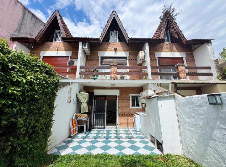 Casa · 140m² · 4 Ambientes · 1 Cochera