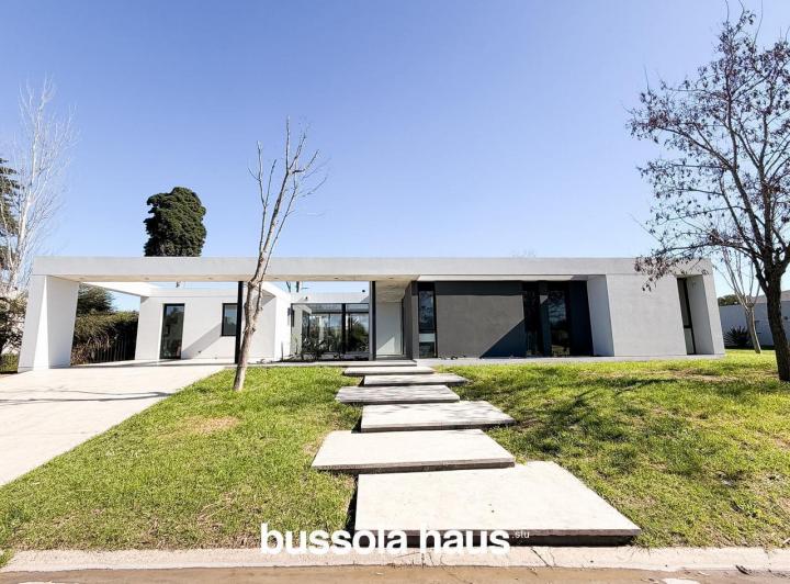 Casa · 218m² · 4 Ambientes