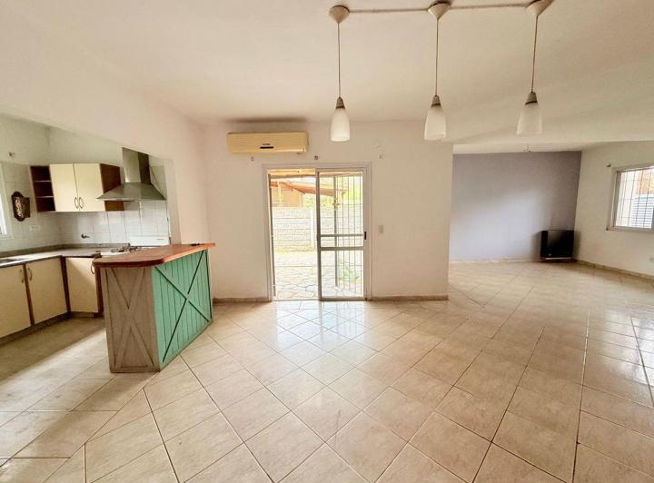 Casa · 120m² · 4 Ambientes · 2 Cocheras