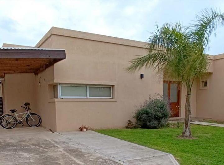 Casa · 160m² · 4 Ambientes · 4 Cocheras