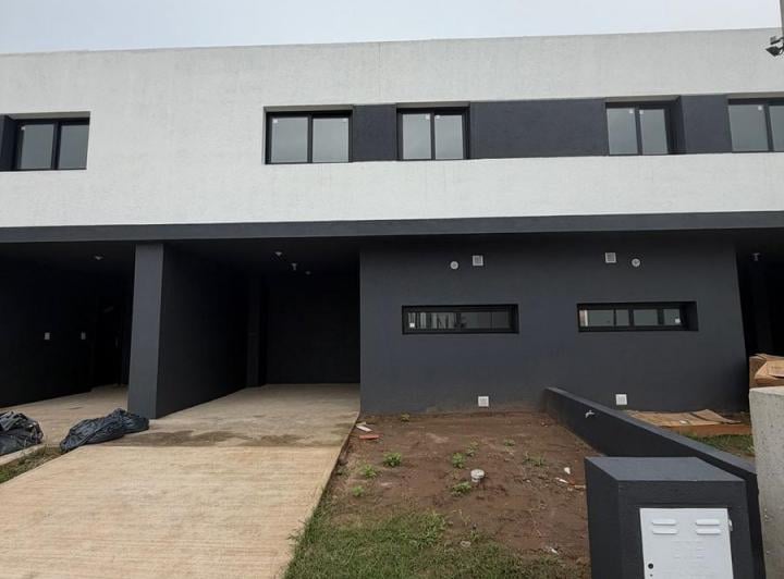 Casa · 120m² · 4 Ambientes · 2 Cocheras