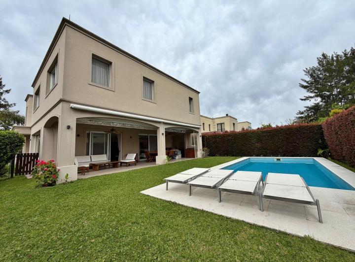 Casa · 278m² · 6 Ambientes · 5 Cocheras