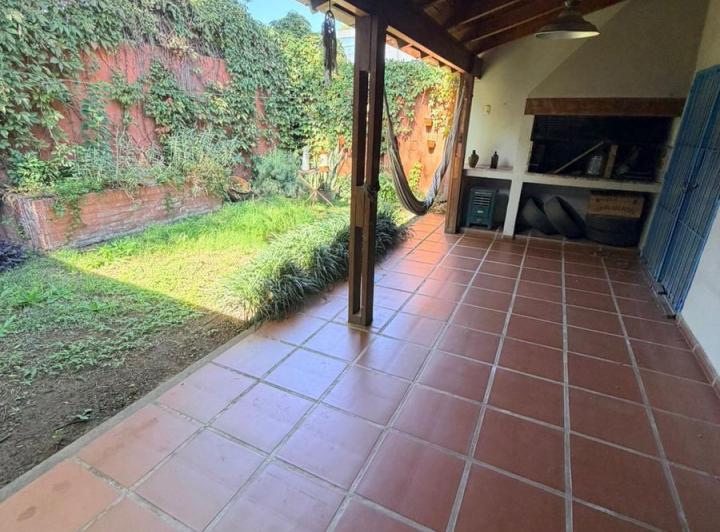 Casa · 250m² · 4 Dormitorios · 2 Cocheras