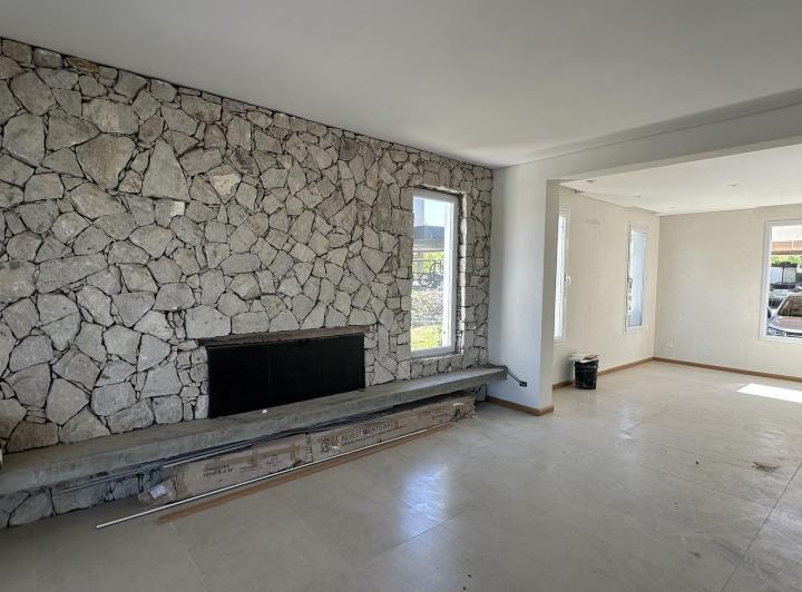 Casa · 306m² · 7 Ambientes · 4 Cocheras