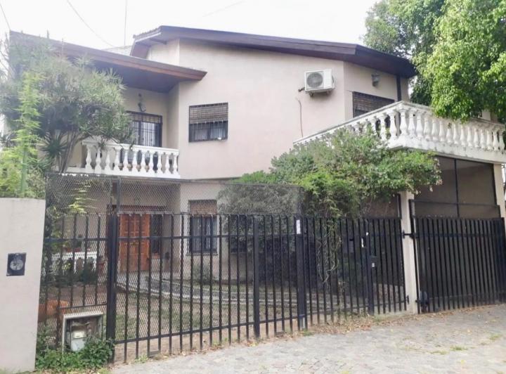 Casa · 207m² · 5 Ambientes · 2 Cocheras