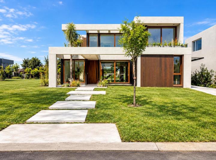 Casa · 265m² · 6 Ambientes · 2 Cocheras