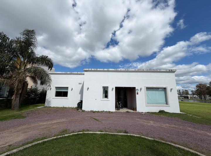 Casa · 240m² · 5 Ambientes