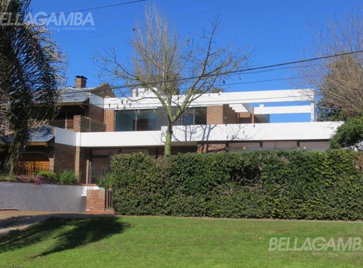 Casa · 429m² · 8 Ambientes · 6 Cocheras