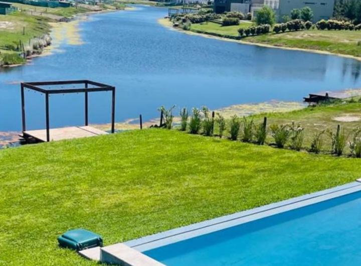 Casa · 34m² · 6 Ambientes · 4 Cocheras