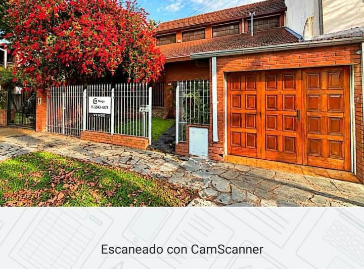 Casa · 270m² · 6 Ambientes · 2 Cocheras