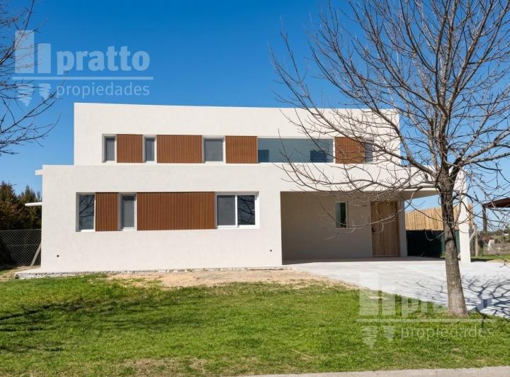 Casa · 256m² · 6 Ambientes · 2 Cocheras