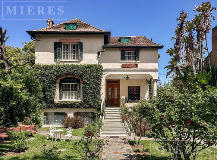 Casa · 550m² · 10 Ambientes · 6 Cocheras