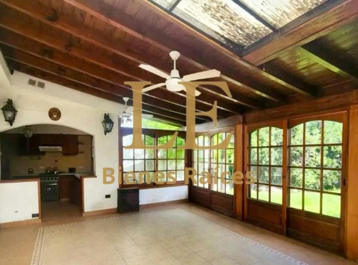 Casa · 185m² · 5 Ambientes · 2 Cocheras