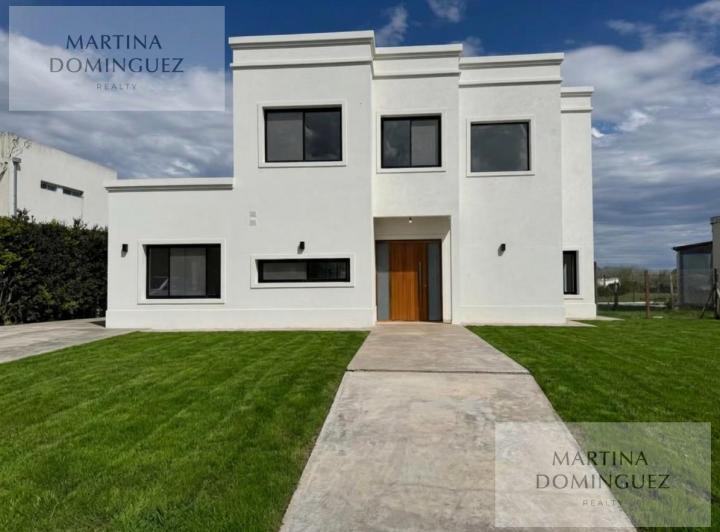 Casa · 180m² · 5 Ambientes · 2 Cocheras