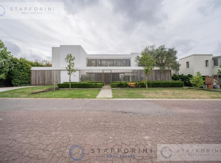 Casa · 286m² · 4 Dormitorios · 4 Cocheras