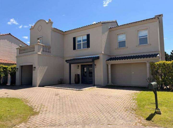 Casa · 300m² · 5 Ambientes · 1 Cochera
