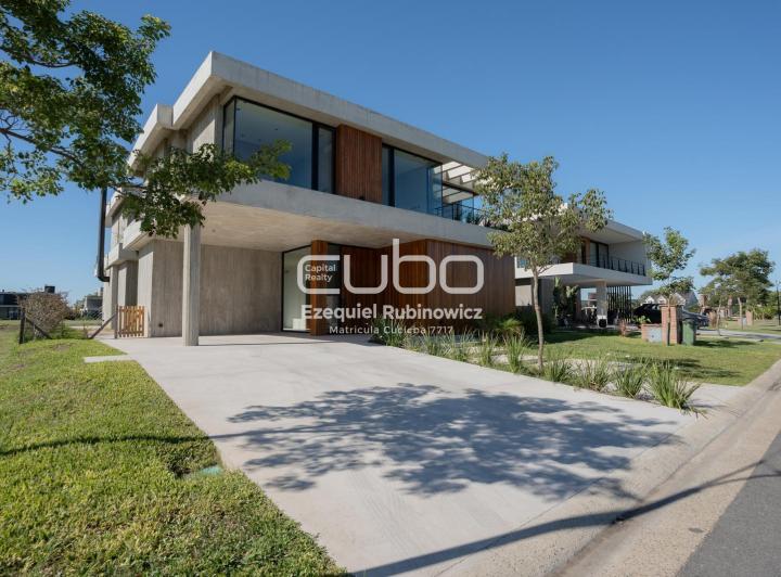 Casa · 500m² · 7 Ambientes · 1 Cochera