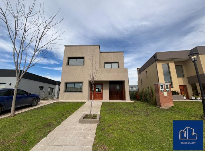 Casa · 197m² · 6 Ambientes · 3 Cocheras