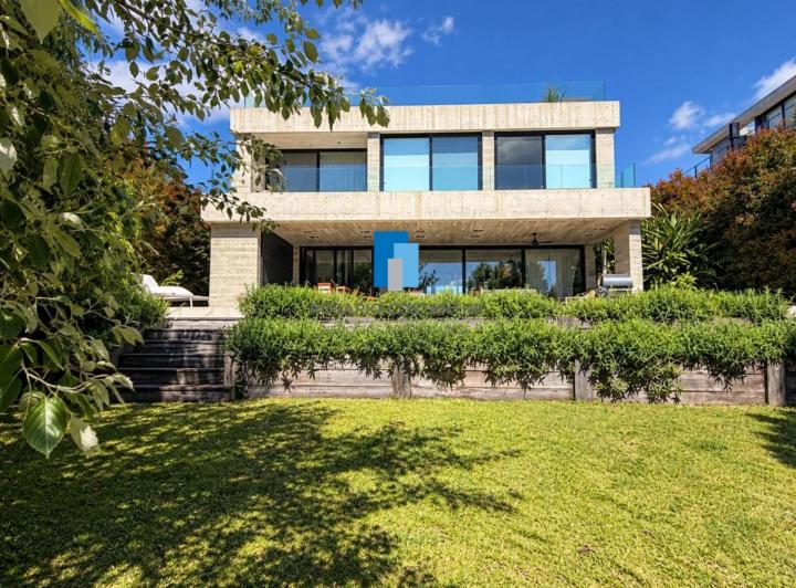 Casa · 400m² · 8 Ambientes