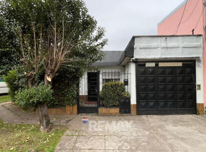 Casa · 110m² · 4 Ambientes · 3 Cocheras