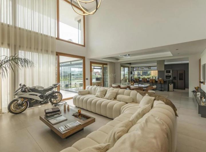 Casa · 338m² · 6 Ambientes