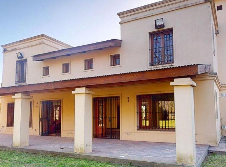 Casa · 293m² · 5 Ambientes · 2 Cocheras