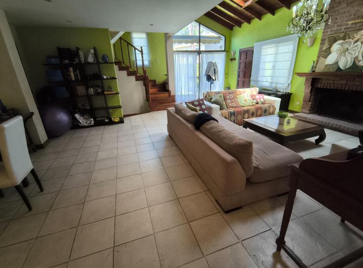 Casa · 620m² · 5 Ambientes · 2 Cocheras