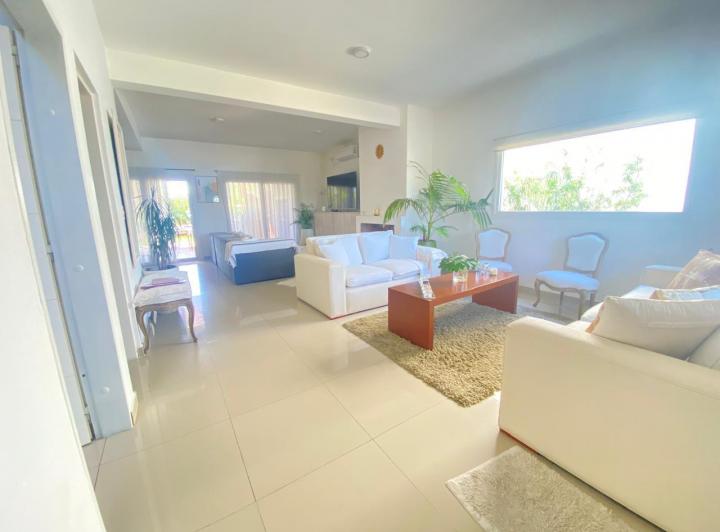 Casa · 203m² · 5 Ambientes · 2 Cocheras