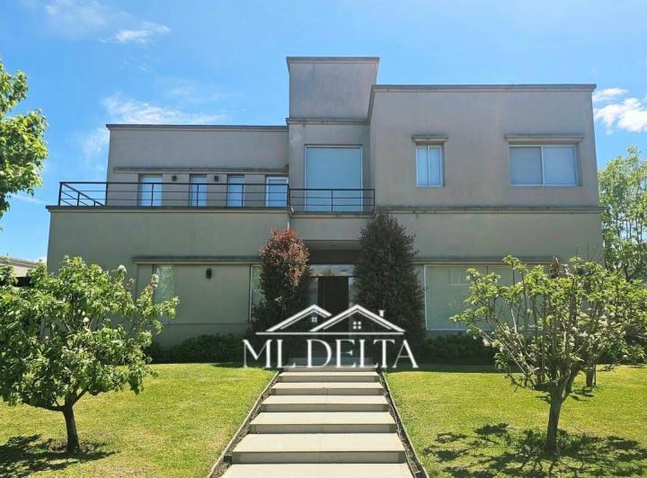 Casa · 320m² · 7 Ambientes · 1 Cochera