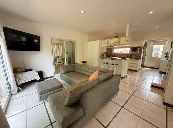 Casa · 154m² · 6 Ambientes · 2 Cocheras
