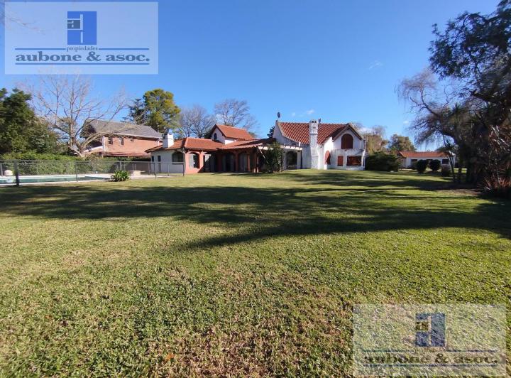 Casa · 280m² · 5 Ambientes · 4 Cocheras