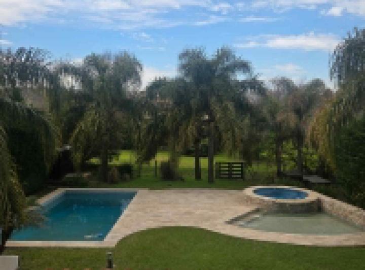 Casa · 348m² · 9 Ambientes · 1 Cochera