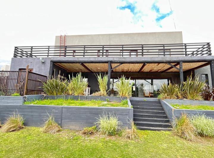 Casa · 292m² · 6 Ambientes · 2 Cocheras