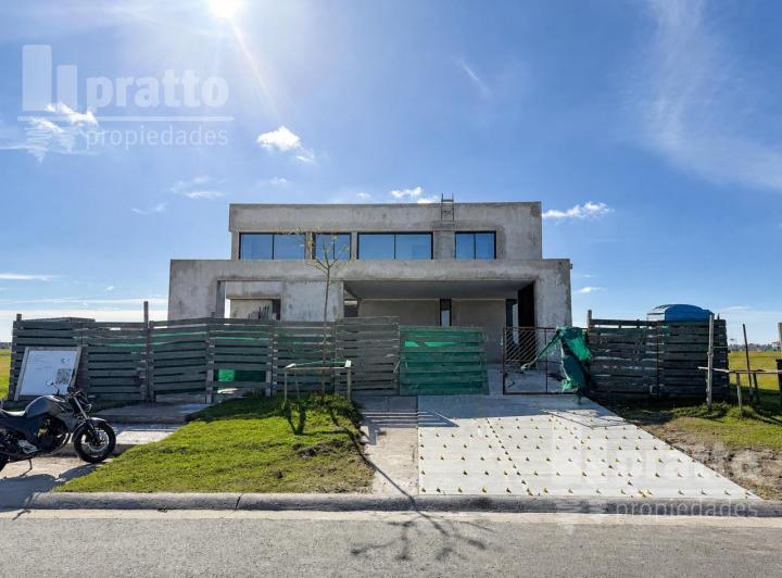 Casa · 282m² · 7 Ambientes · 4 Cocheras